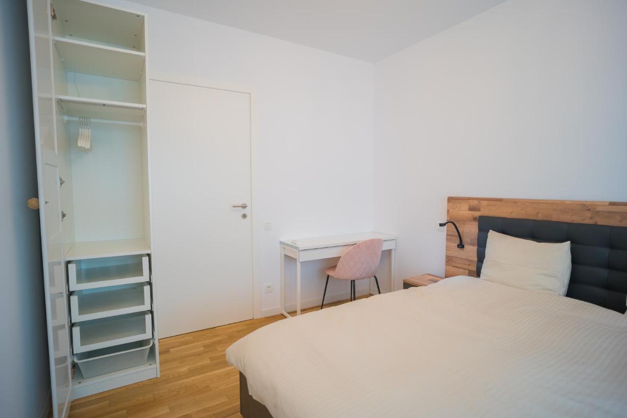 Central Apartments With City View & Large Balcony بوخارست المظهر الخارجي الصورة