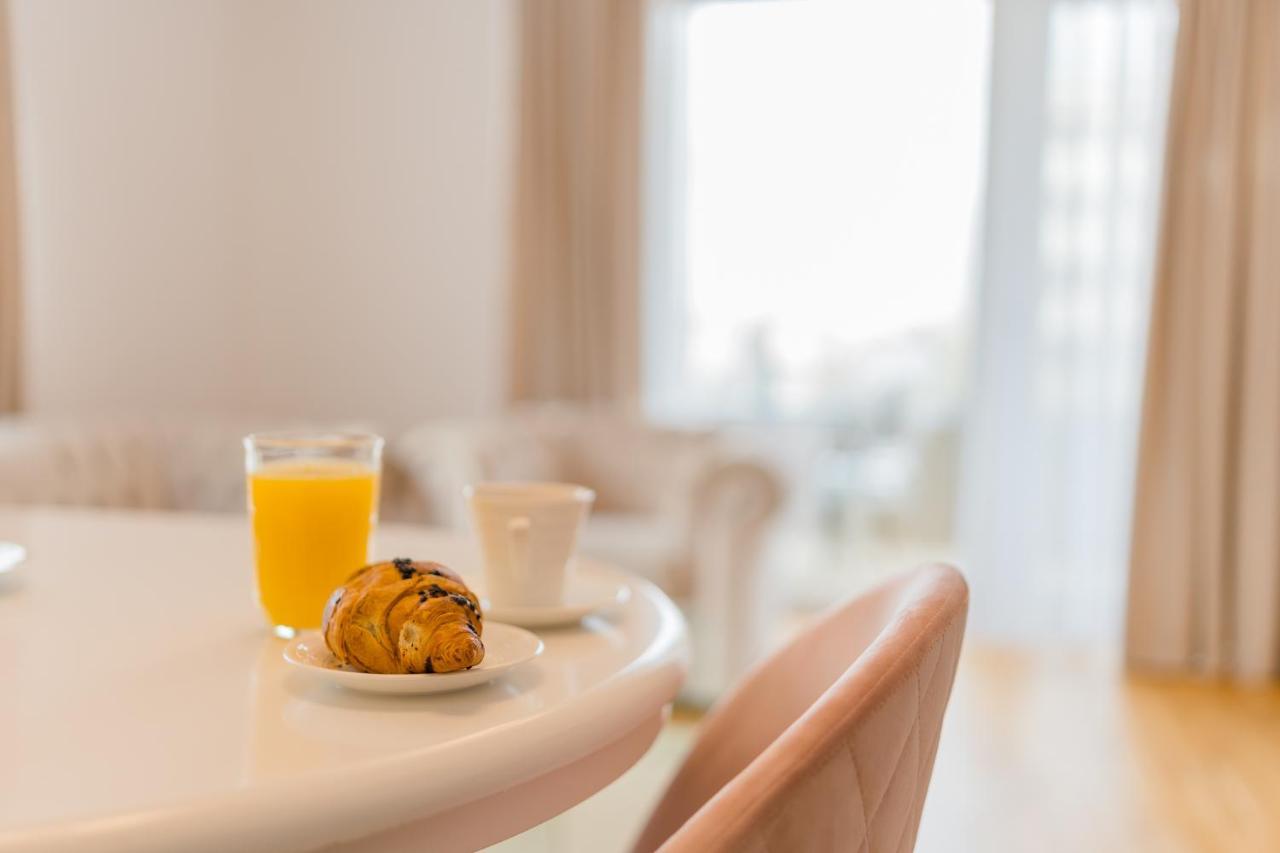 Central Apartments With City View & Large Balcony بوخارست المظهر الخارجي الصورة