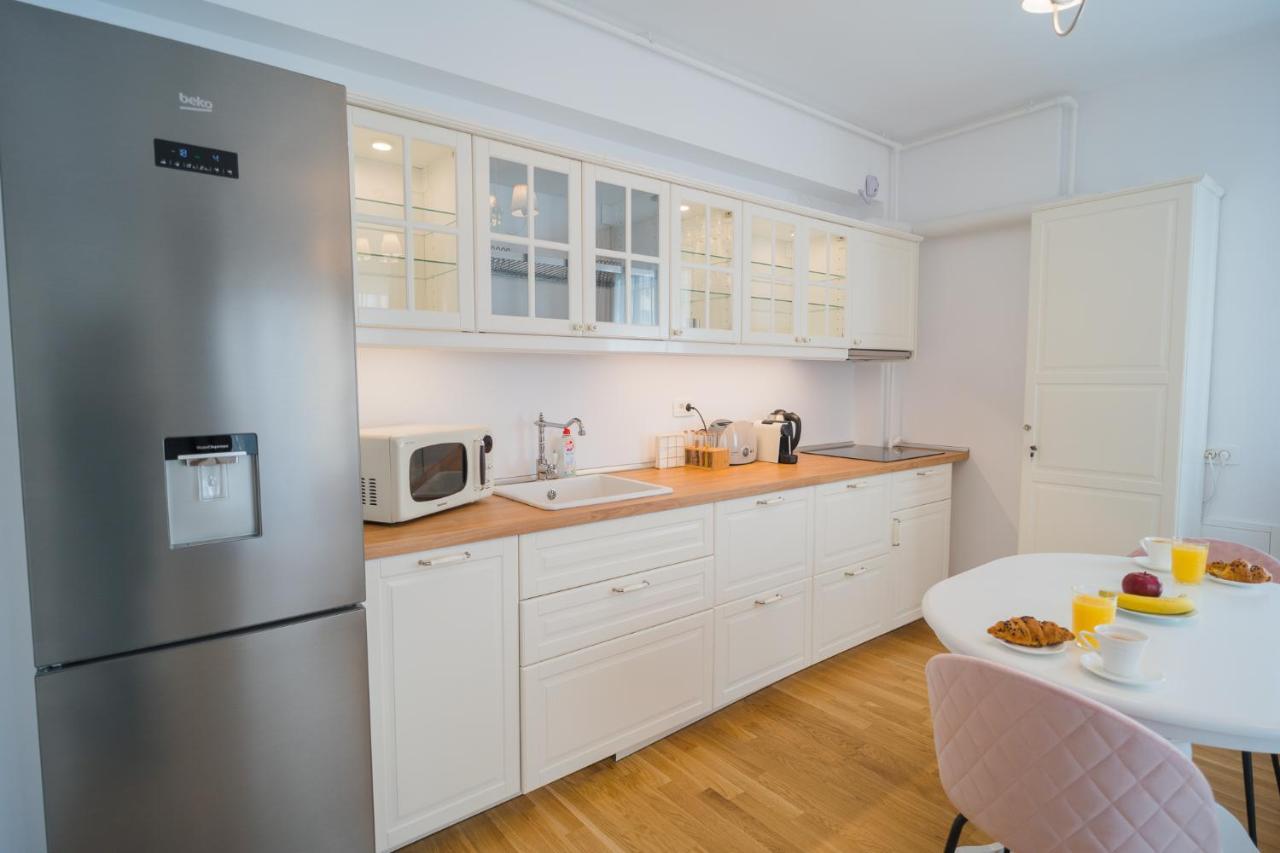 Central Apartments With City View & Large Balcony بوخارست المظهر الخارجي الصورة