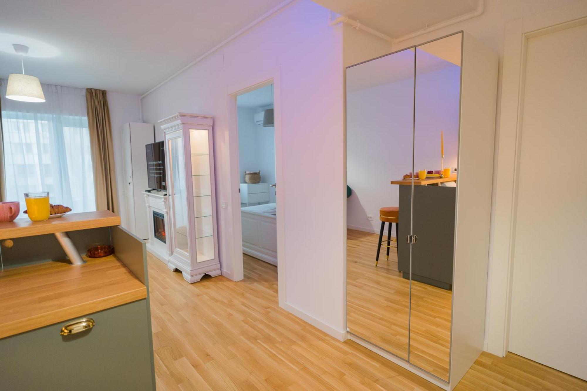 Central Apartments With City View & Large Balcony بوخارست المظهر الخارجي الصورة