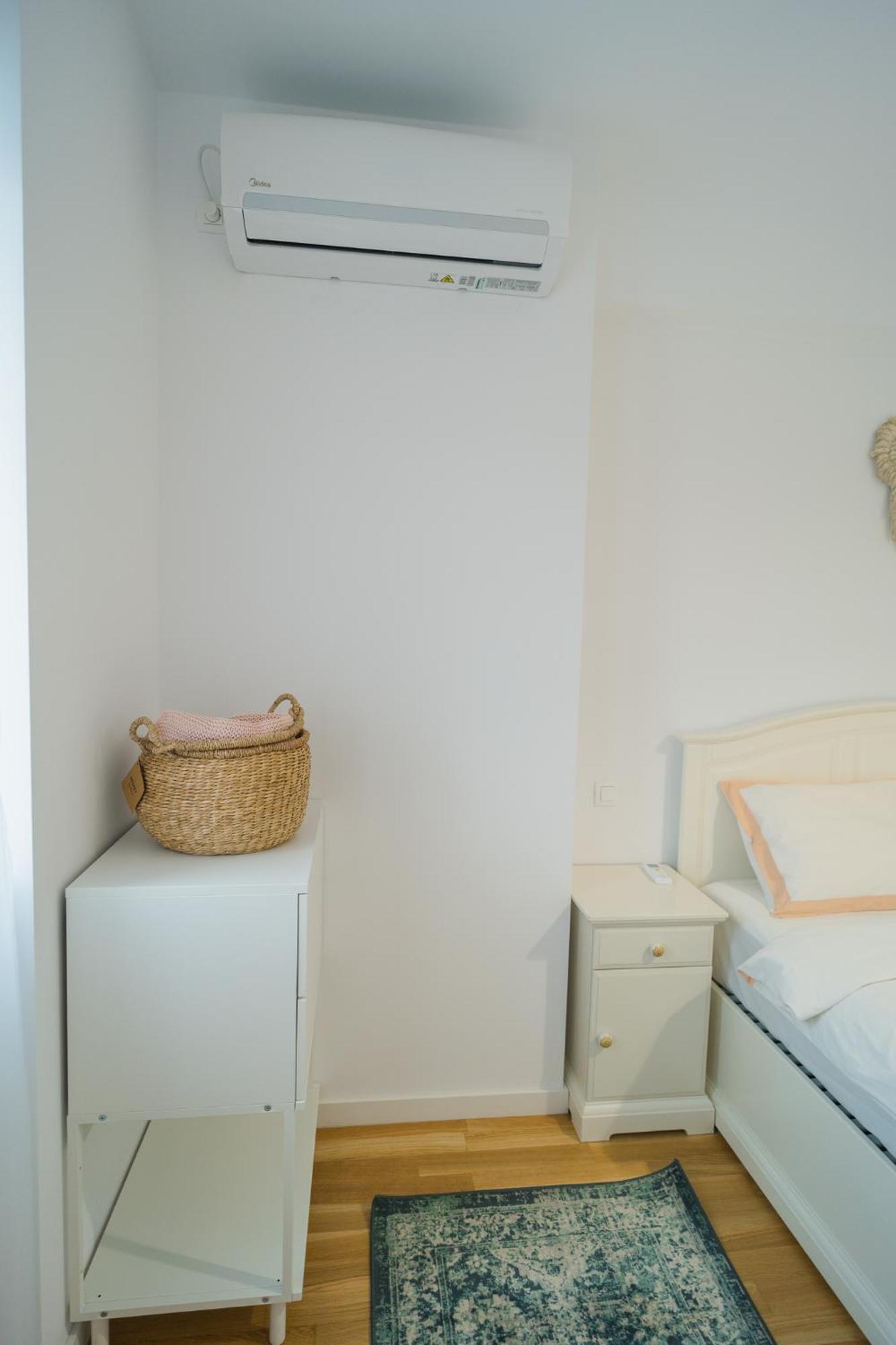 Central Apartments With City View & Large Balcony بوخارست المظهر الخارجي الصورة