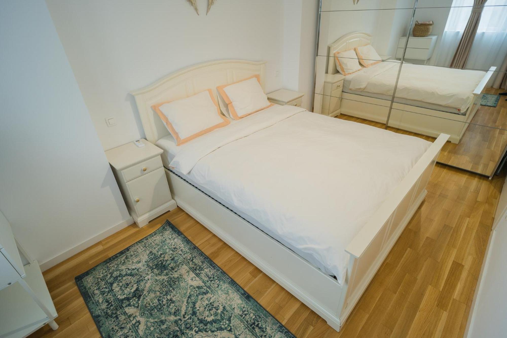 Central Apartments With City View & Large Balcony بوخارست المظهر الخارجي الصورة