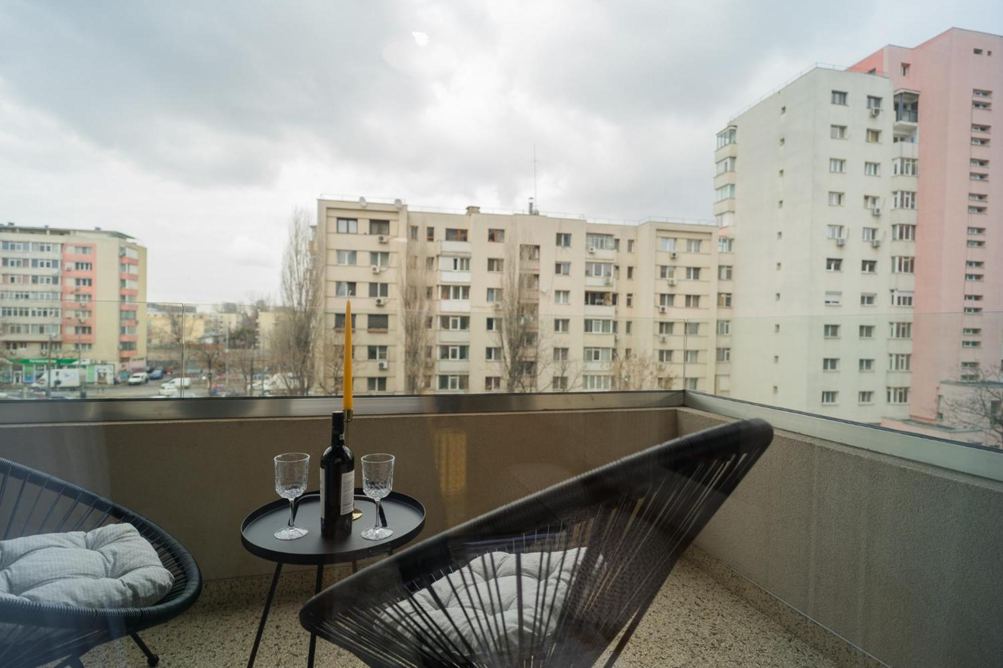 Central Apartments With City View & Large Balcony بوخارست المظهر الخارجي الصورة