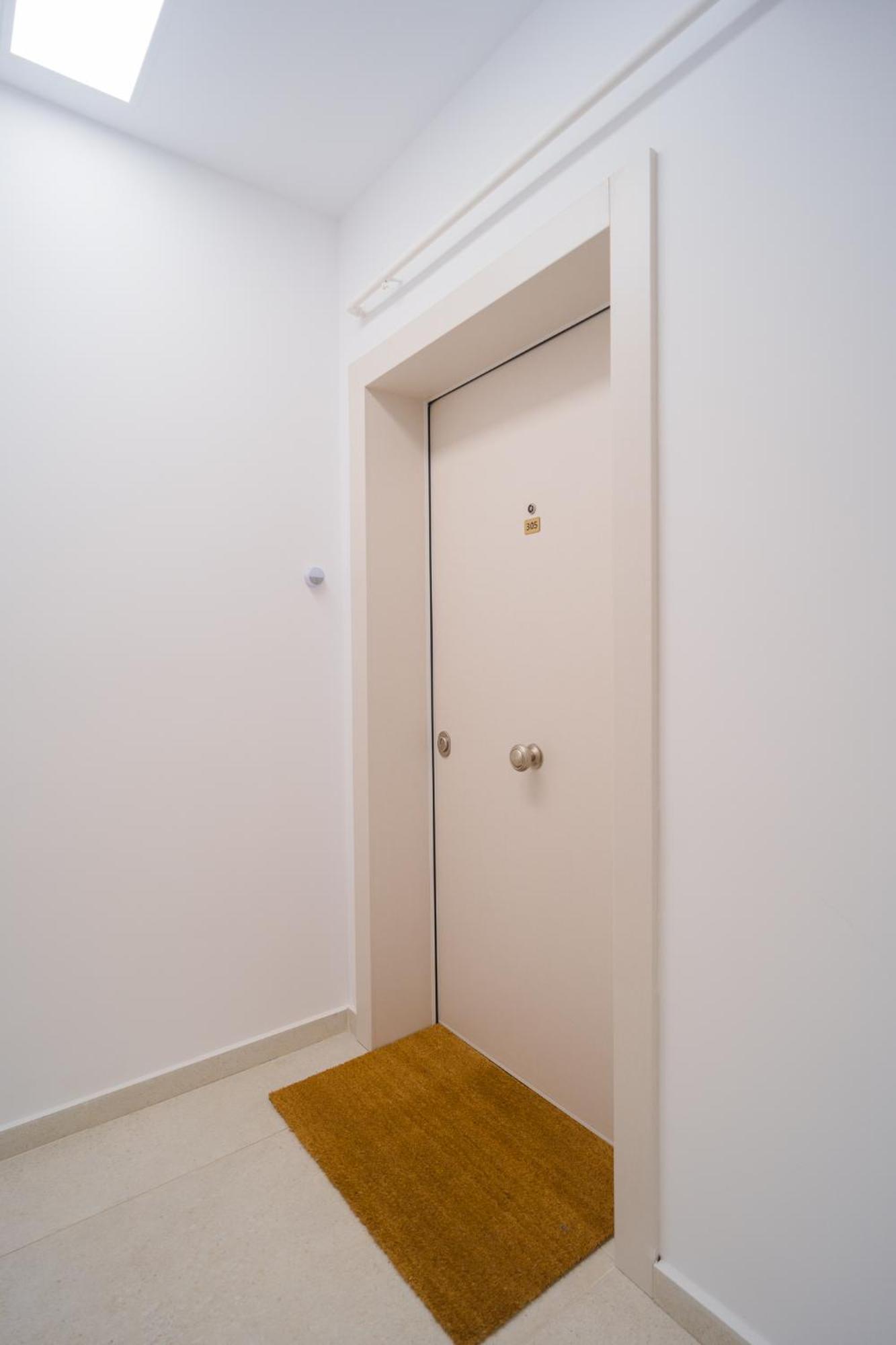 Central Apartments With City View & Large Balcony بوخارست المظهر الخارجي الصورة
